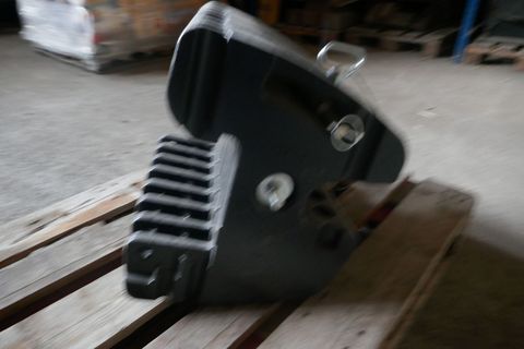 [3600-6395346-5.jpg]