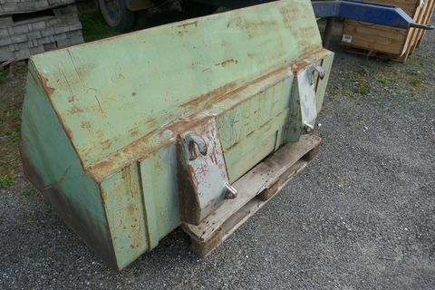 [3600-6395393-5.jpg]