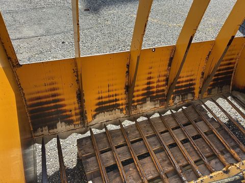 [3600-6403118-4.jpg]