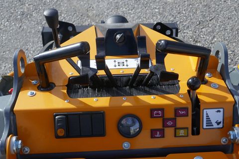 [3600-6459018-3.jpg]