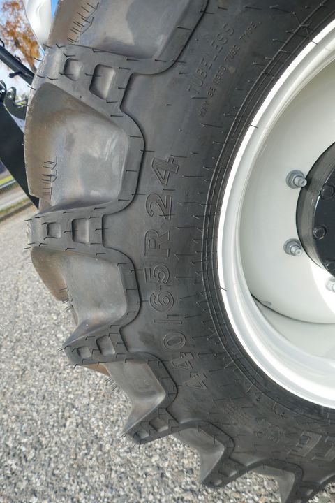 [3600-6470133-9.jpg]