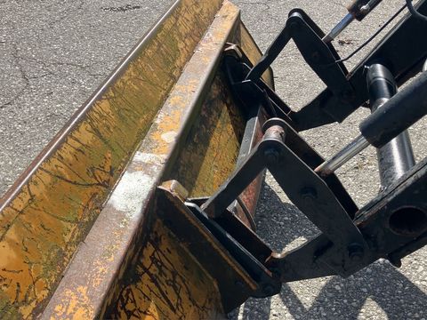 [3600-6477932-8.jpg]