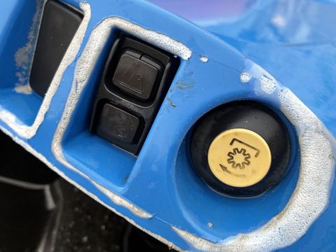 [3600-6481555-10.jpg]