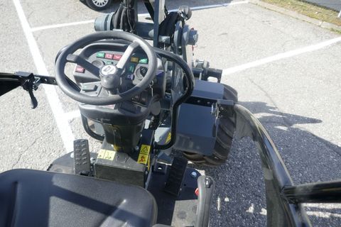 [3600-6790569-15.jpg]