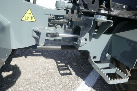 [3600-6790569-6.jpg]