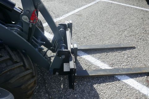 [3600-6790569-9.jpg]