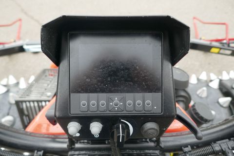 [3600-6835381-12.jpg]