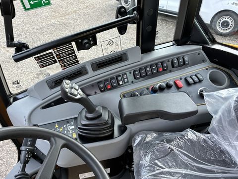 [3600-6845666-11.jpg]