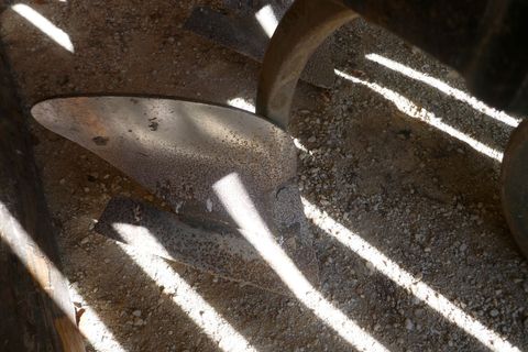[3600-6899794-5.jpg]