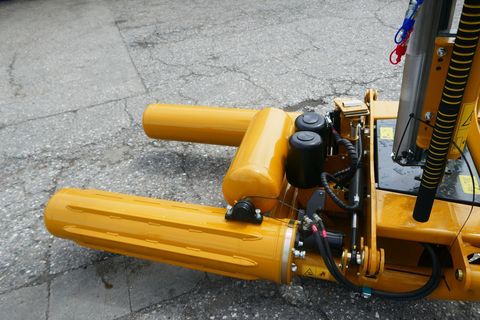 [3600-7102849-4.jpg]