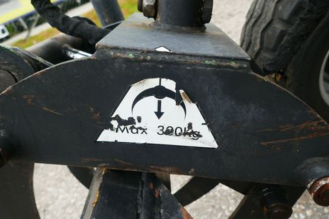 [3600-7128940-10.jpg]
