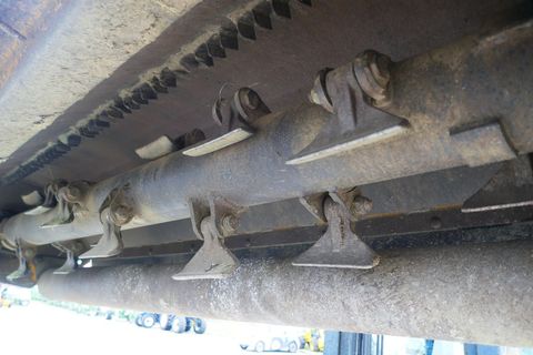 [3600-7128968-4.jpg]