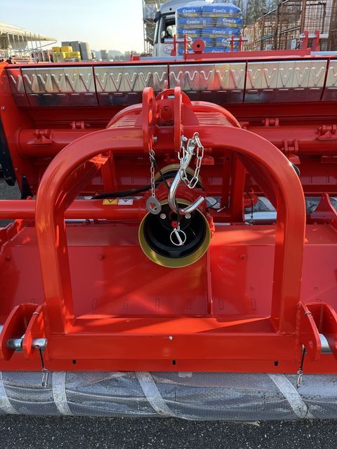 [3606-4598945-3.jpg]