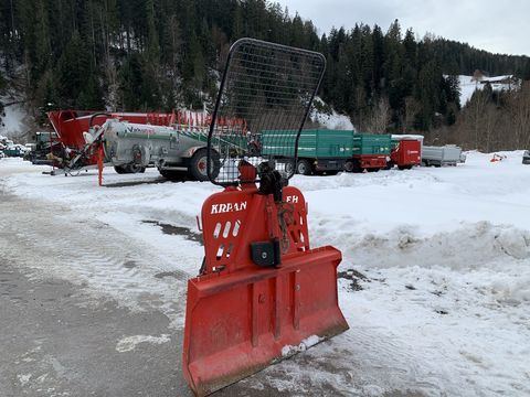 [3944-6681796-6.jpg]