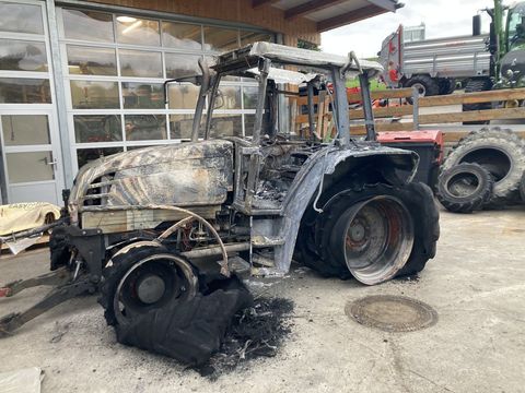 [4079-3968379-13.jpg]