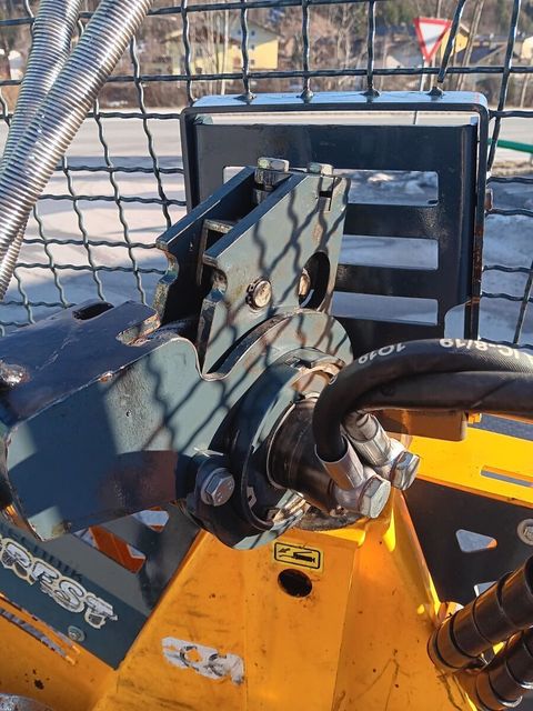 [6034-6769683-5.jpg]