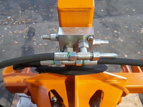 [6732-6678855-6.jpg]