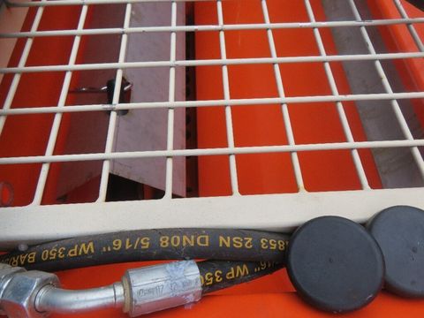 [7455-6003328-12.jpg]