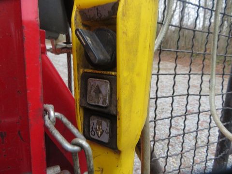 [7455-6542616-6.jpg]