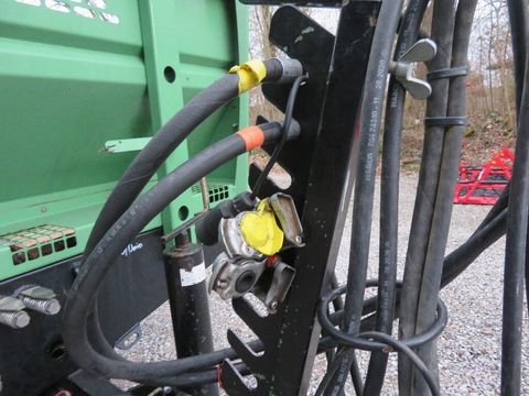 [7455-6646771-9.jpg]