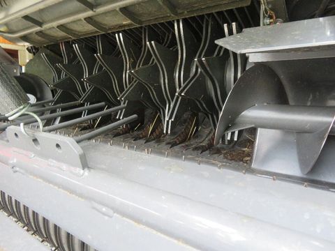 [7455-7128912-15.jpg]