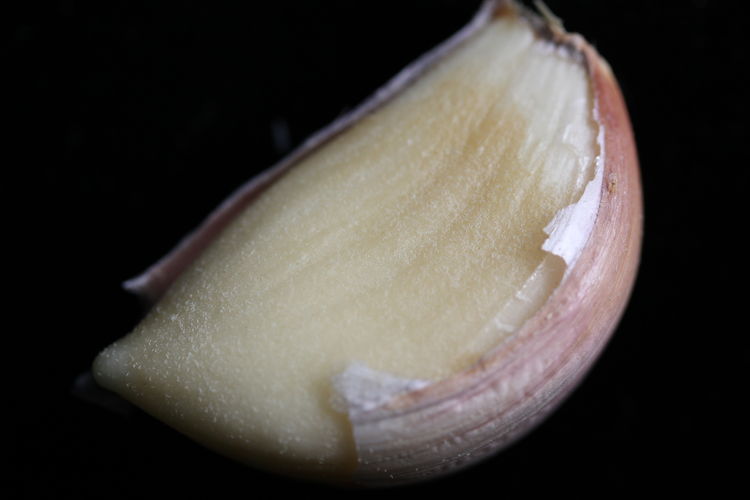 Befallene Knoblauchzehe.jpg © Anna Moyses/AGES Befallene Knoblauchzehe.jpg © Anna Moyses/AGES